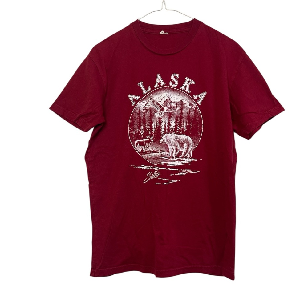 Alaska Sitka Wildlife Graphic T-Shirt Red L